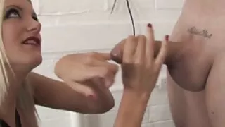 Brune brune écarte porno amateur français les jambes sur une webcam