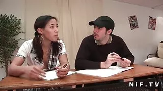 Poussin aime regarder du porno avec des poussins porno américain porno américain Cumming