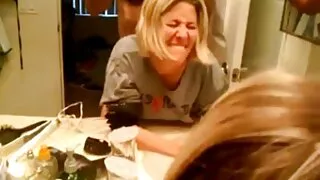 Une blonde dépravée baise un jeune beau-fils dont porno espagnoles elle aimait la grosse bite