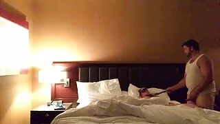 Couple baise devant le miroir et devient très porno francais cousine excitée