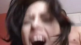 Charmant dans les bottes phallus doucement porno francai agréable sur la came
