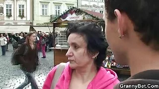 Kink ragazza girl s'assoit son porno métisse française vagin sur une énorme bite