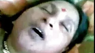 Le jeune homme nouveau film porno français plaît aux femmes d'âge mûr avec un grand cuisinier.