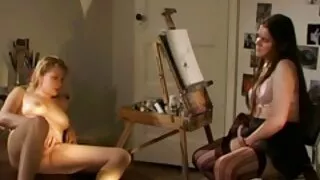 Blonde plantureuse voulait porno fronsi du sexe matinal avec sa bien-aimée et elle a eu raison dans la salle de bain