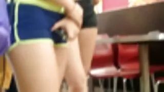 Nettoyeur de piscine épais séduit par un mec noir porno français libertin