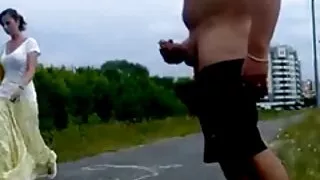 Une brune mouillée se met à quatre pattes porno hentai vf et abandonne