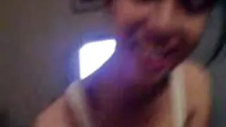 La brune porno allemand se fait baiser dans le cul du point de vue pov depuis le matin