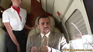 Baise et baise dans la salle de bain