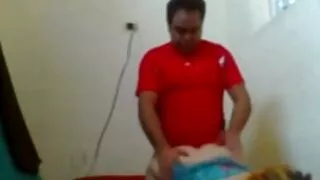L'homme a introduit un pénis épais dans sa petite amie vieux porno allemand en bas