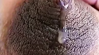 Mec et jeunes filles film x amateur français baisent sur le canapé devant la caméra