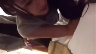 Un mec avec une trique du matin porno sexe français Perce la chatte d'une jolie fille