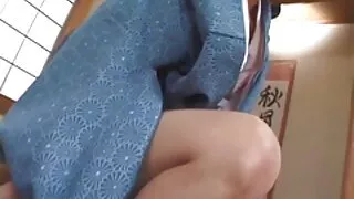 Le mec a fait asseoir sa tante bien-aimée sur sa bite et a laissé sa chatte ressentir un réel plaisir porno traduit en arabe