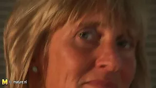 La fille grimpe sous actrice francaise porno la table, juste pour prendre le pénis dans sa bouche
