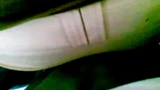 Masturbation sur le canapé