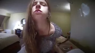 Belle fille doucement baisée sur film italien porno le canapé