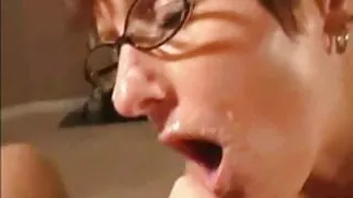 Tu ne peux pas me traiter avec ta bite juteuse? Je suis porno antillais si seule et affamée